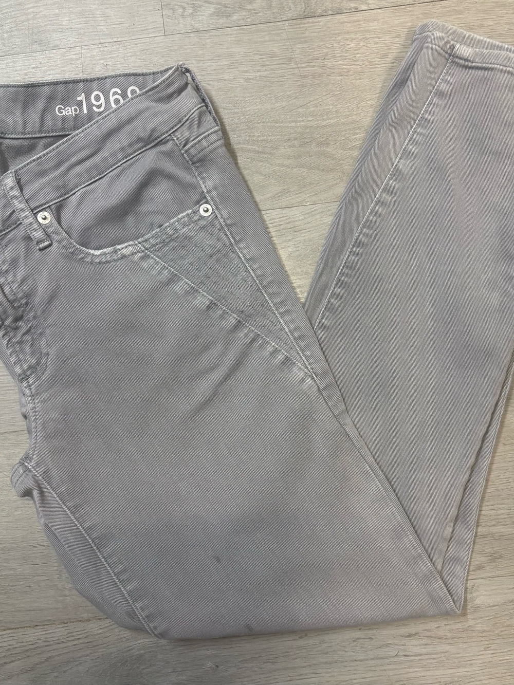 GAP Straight Leg Women's Jeans in Light Gray with zipper legs